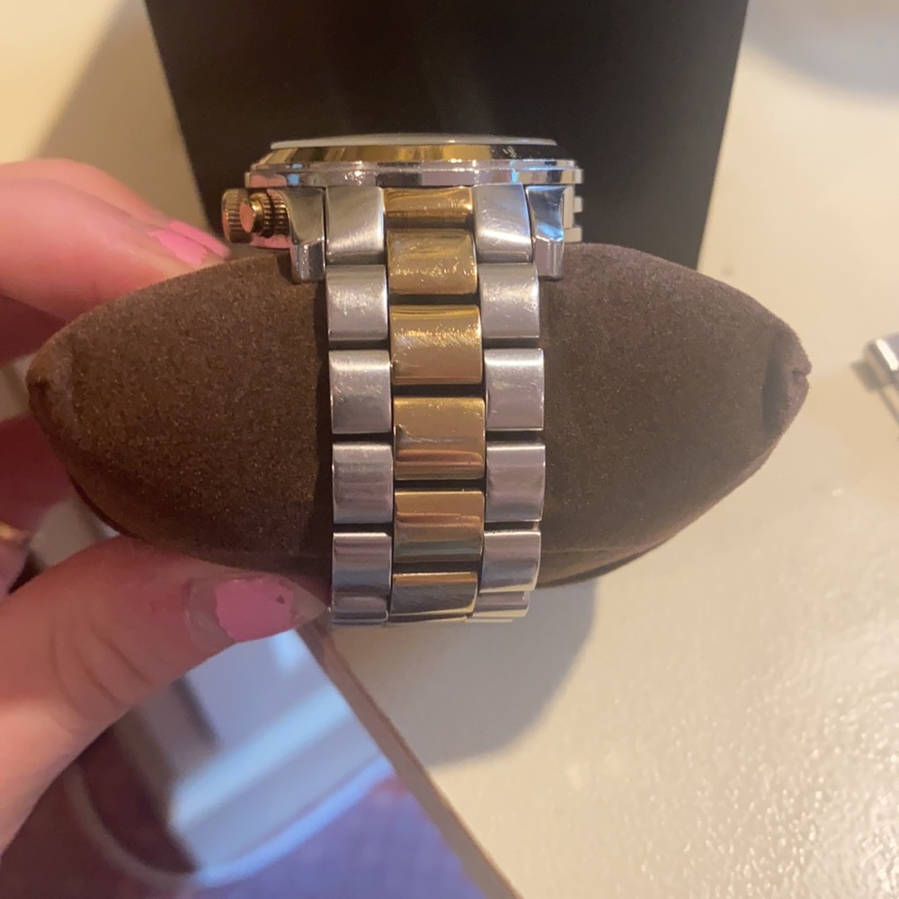 Michael Kors two tone watch with links and box - Picture 8 of 11